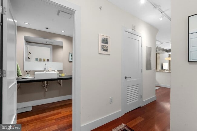 Building Photo - 616 E Street NW Unit 256