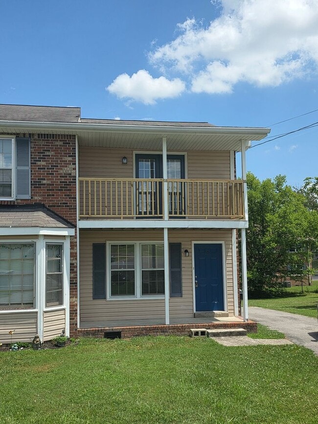 Building Photo - 308 Crestmont Dr