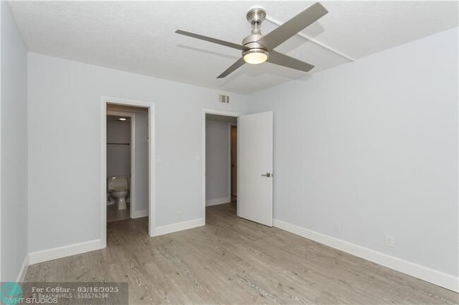 Building Photo - 1000 River Reach Dr