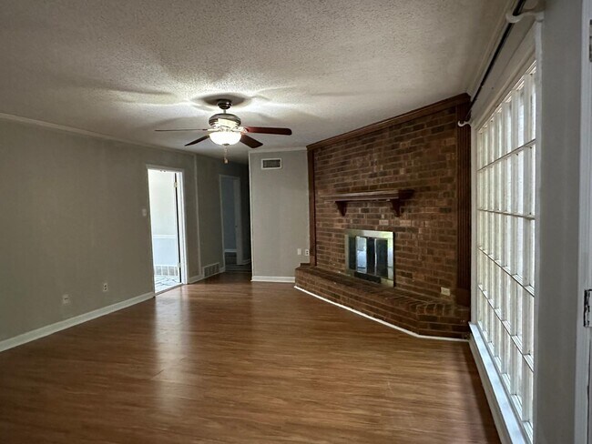 Building Photo - 8588 Kettering Dr