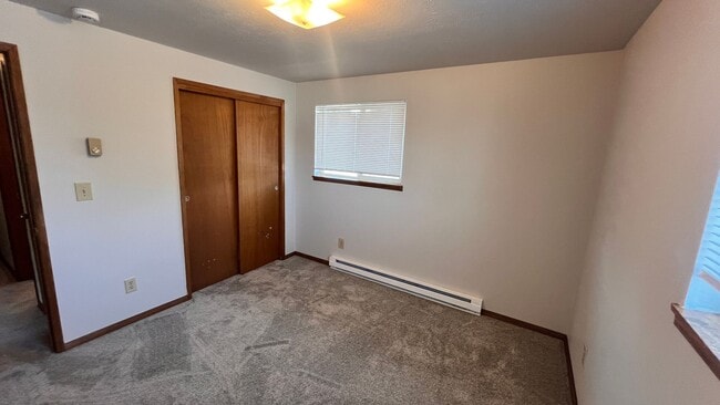 Building Photo - 423 E Lake St
