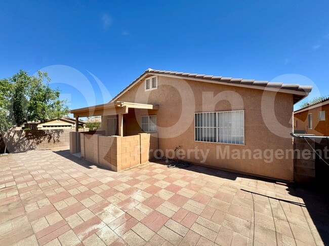 Building Photo - 2152 W Burlwood Way