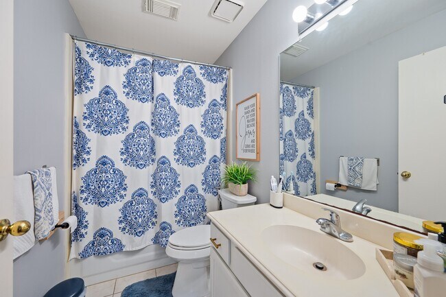 Building Photo - 3326 Lakeland Gardens Dr