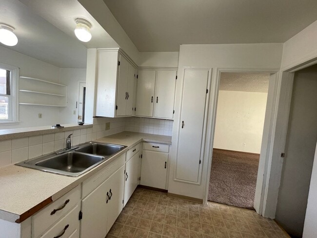 Building Photo - Cozy three bedroom home