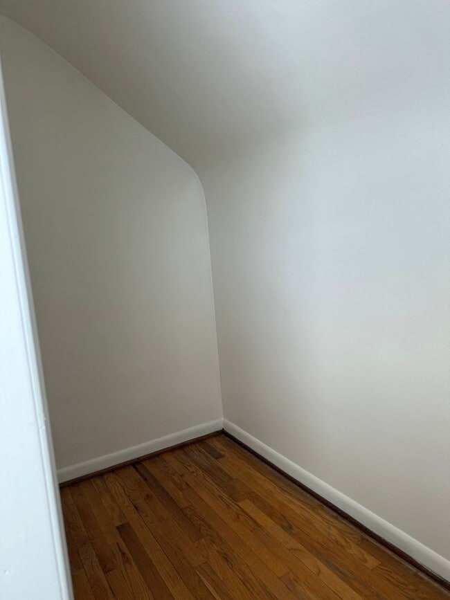 Building Photo - Awesome Property for an Awesome Price