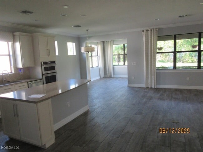 Building Photo - 14589 Laguna Dr