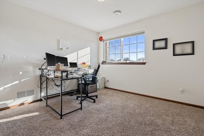 Building Photo - N42W22770 Beacon Ct