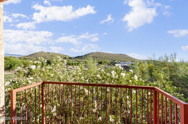 Building Photo - 5051 N Sabino Canyon Rd