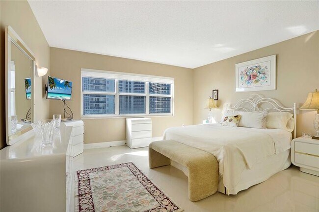 Building Photo - 3400 Galt Ocean Dr