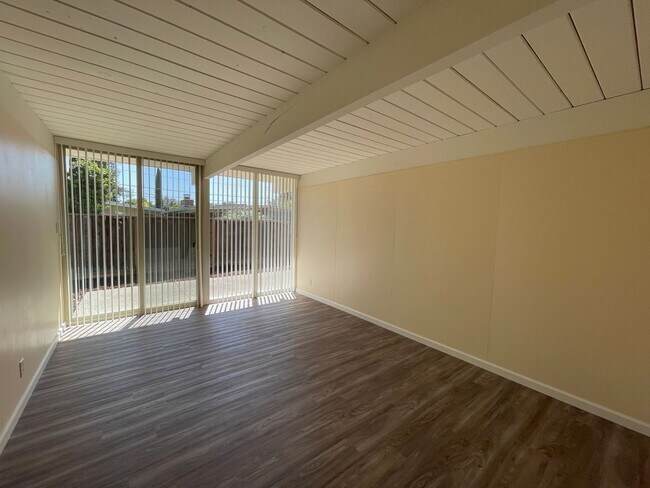 Building Photo - Gorgeous Upgraded Home Available Now!