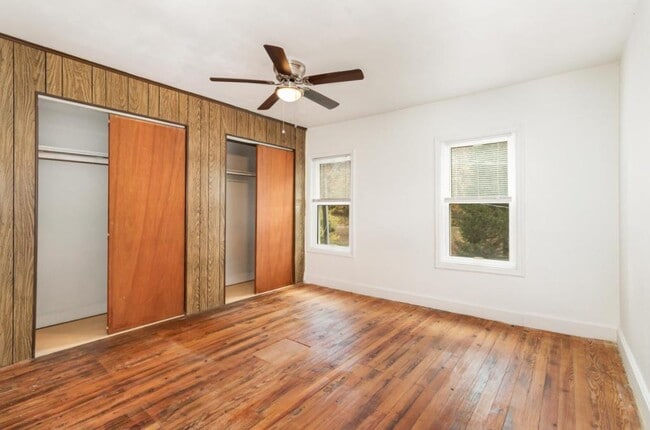 Building Photo - 215 Pine Grove Rd