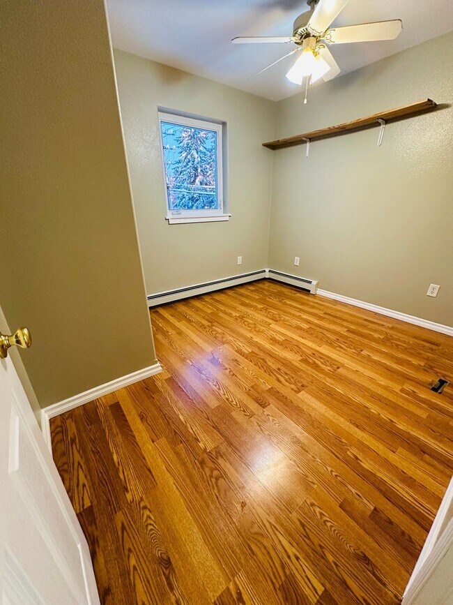 Building Photo - Eleanor Ave