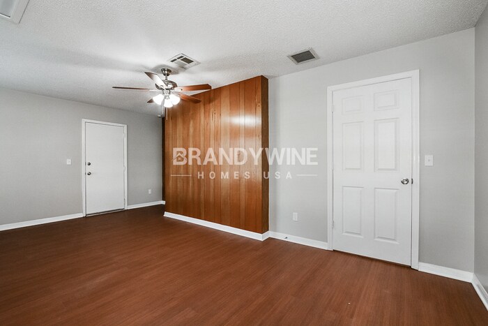 Building Photo - 215 Shore Rd