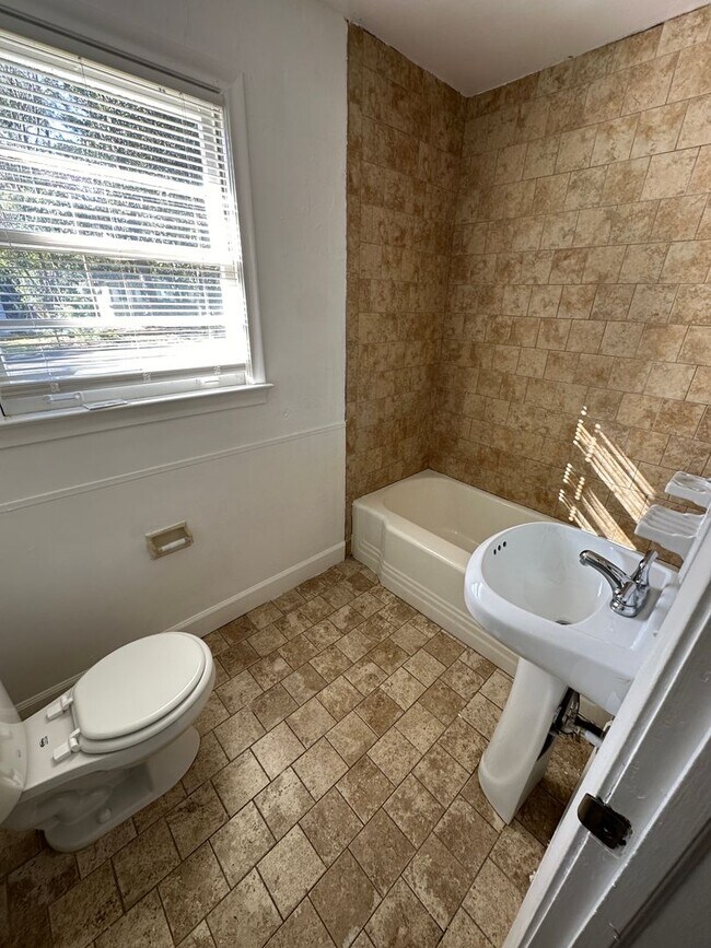 Building Photo - 3 bedroom 1 bath house with a large back yard! Available August 2026