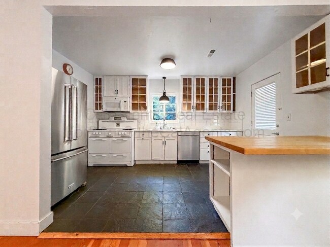 Building Photo - 7352 Saroni Dr