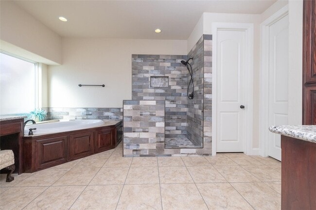 Building Photo - 6728 S Fork Dr