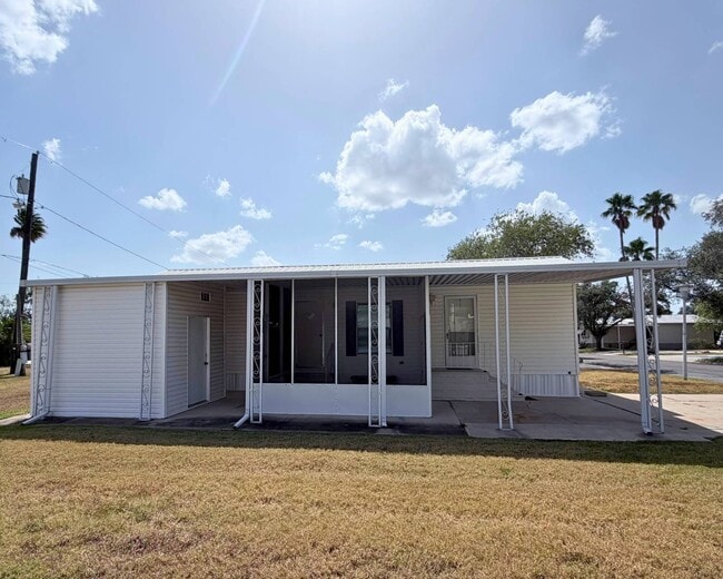 Building Photo - 117 Los Platanos St