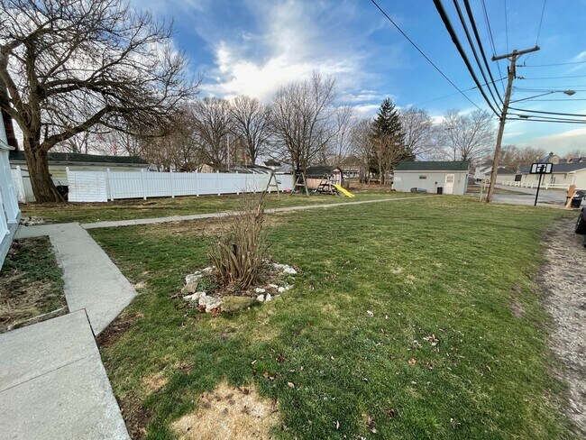 Building Photo - 256 Shepper Ave