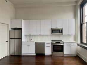 Building Photo - Historic Modern Apartment