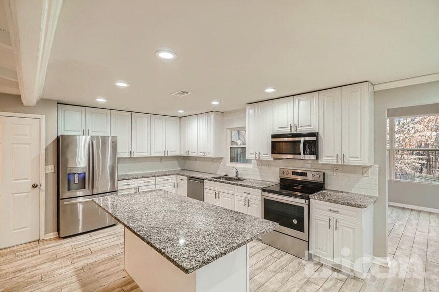 Building Photo - 635 Garden Grove Dr NW