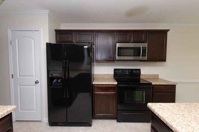 Building Photo - 3 Bedrooms and a bonus room in Richlands (Will include lawn service with increased rents)