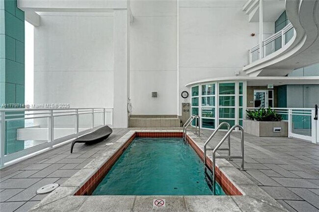 Building Photo - 900 Brickell Key Blvd