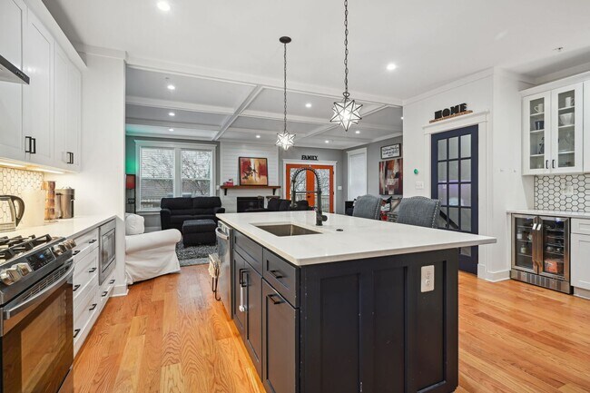 Building Photo - Stunning 4 BR/3.5 BA Single-Family Home in...