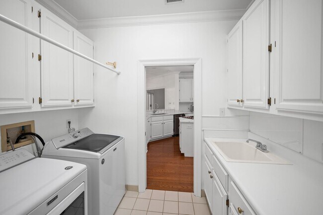 Building Photo - 601 Willow Point Ct