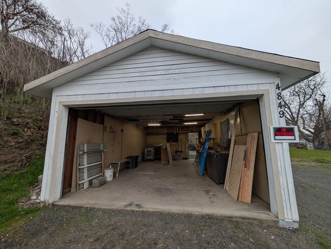 Building Photo - 2 Bedroom 1 Bath House with Detached Garage/Workshop