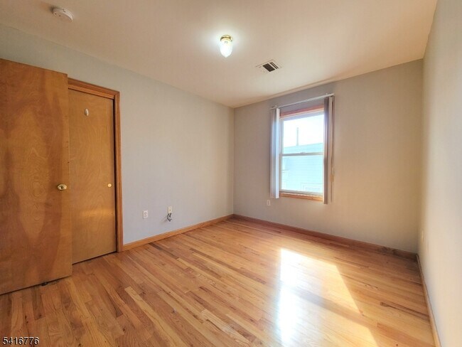 Building Photo - 430 Elm St