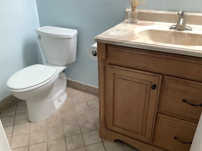 Building Photo - 70 Normandy B