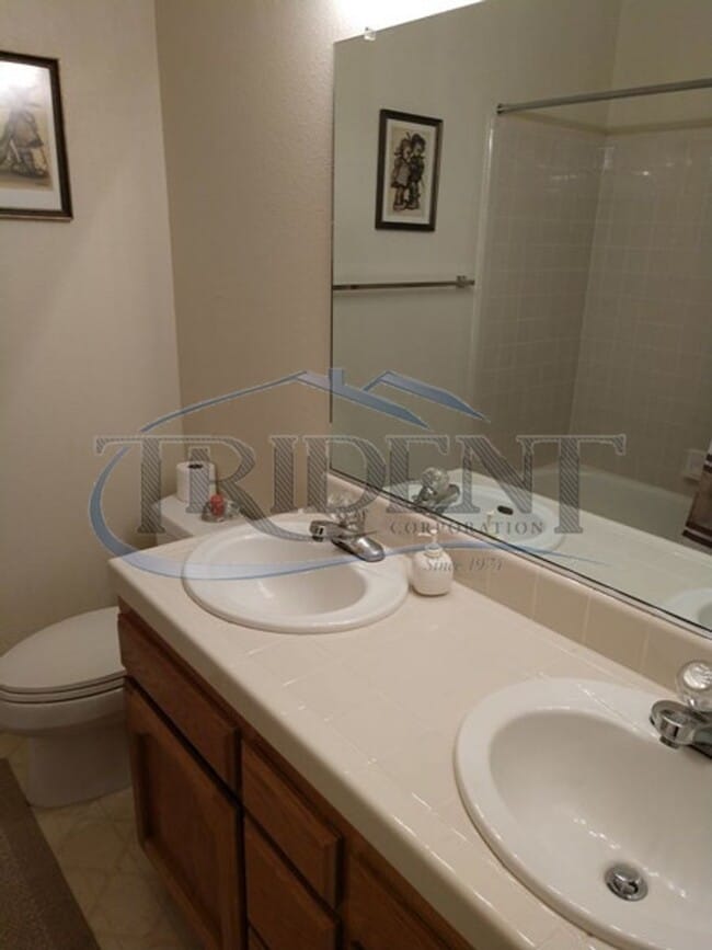 Building Photo - 3 bedroom, 2 bath house