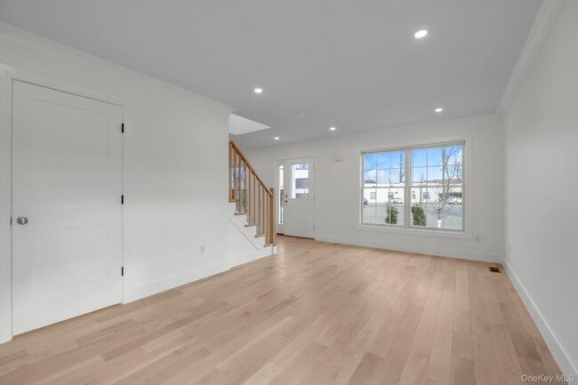 Building Photo - One Manhasset Ave