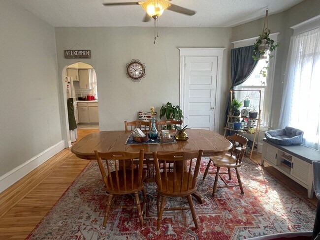 Building Photo - 2723 Taylor St NE