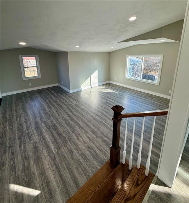 Building Photo - 28 Kitchener St