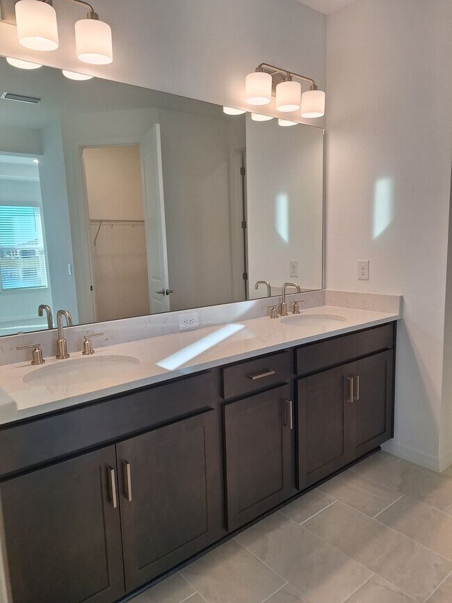 Building Photo - BRAND NEW ARDISIA PARK HOME-2000+ SQ FEET !