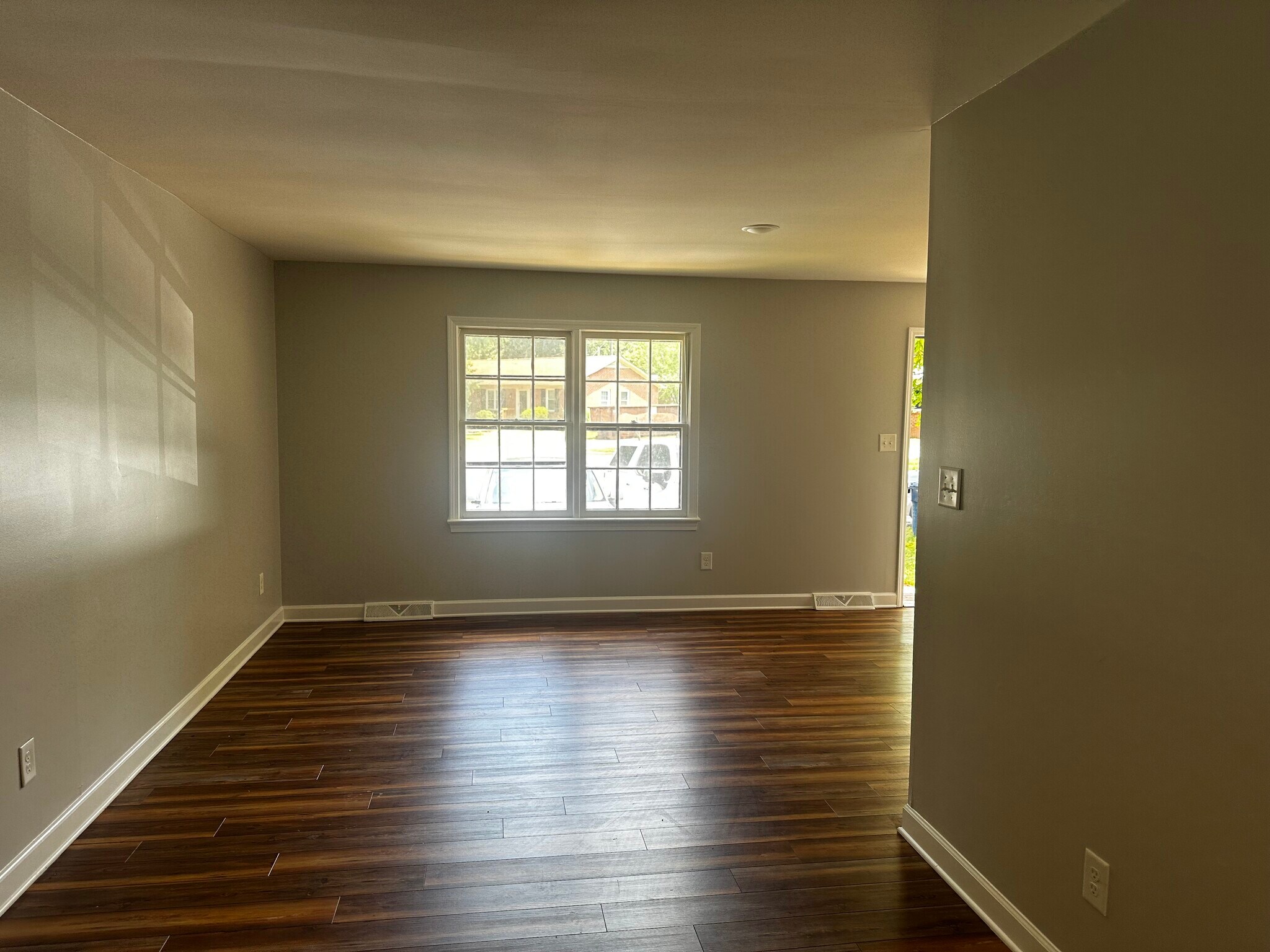 Building Photo - 806 Peeler St