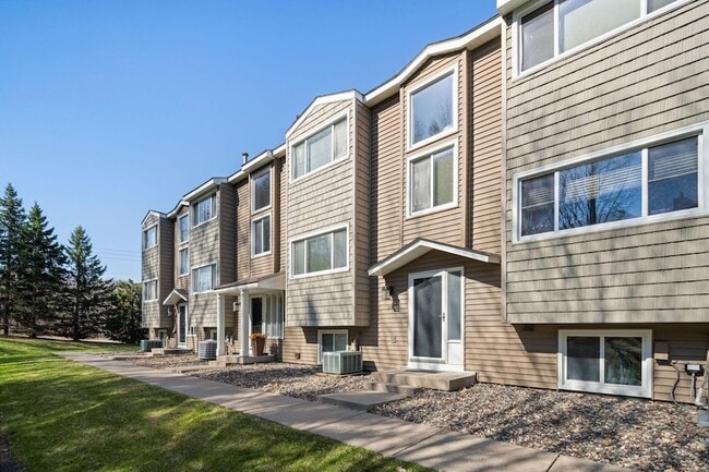 Building Photo - 304 Pondridge Cir