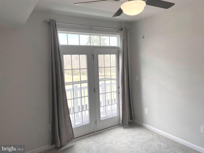 Building Photo - 7911 Independence Dr