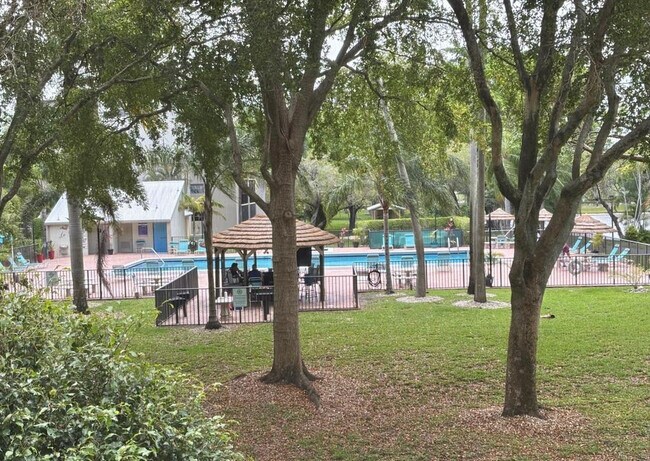 Building Photo - 2112 S Cypress Bend Dr