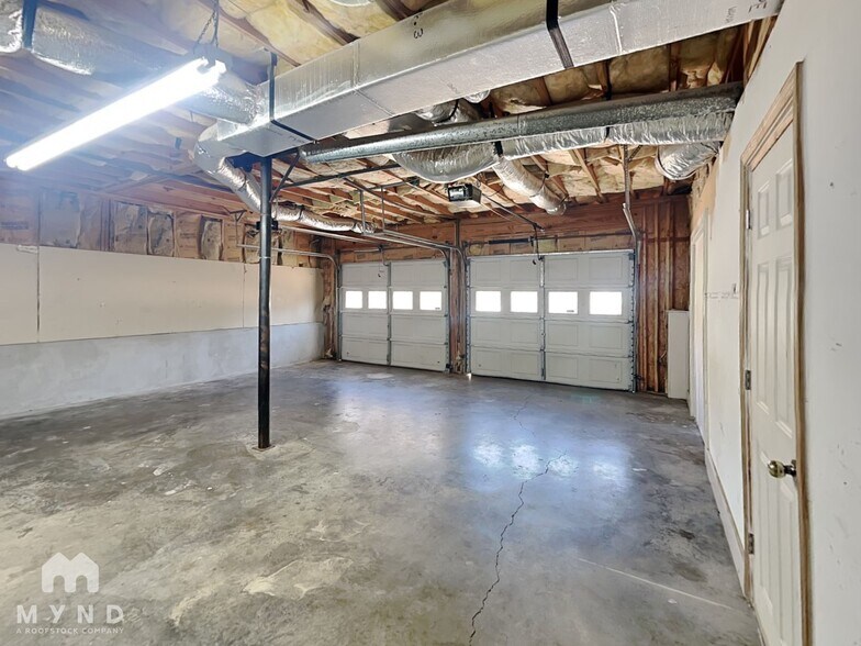 Building Photo - 307 Burton Dr