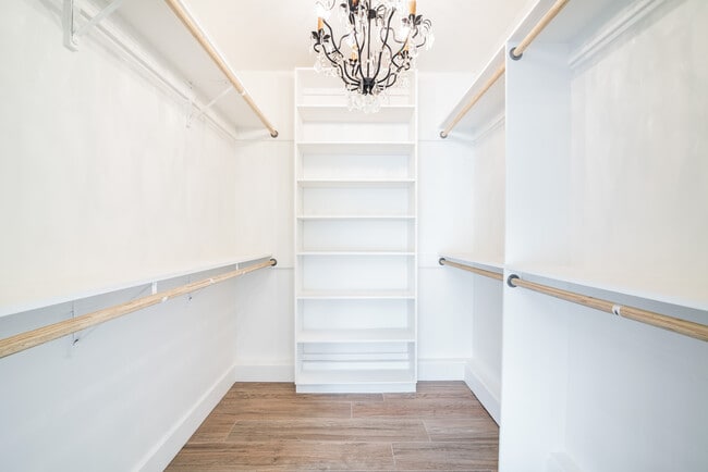 Building Photo - 1233 N Gower St