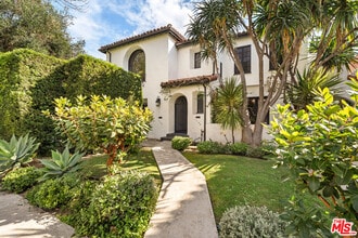 Building Photo - 1146 S Hayworth Ave