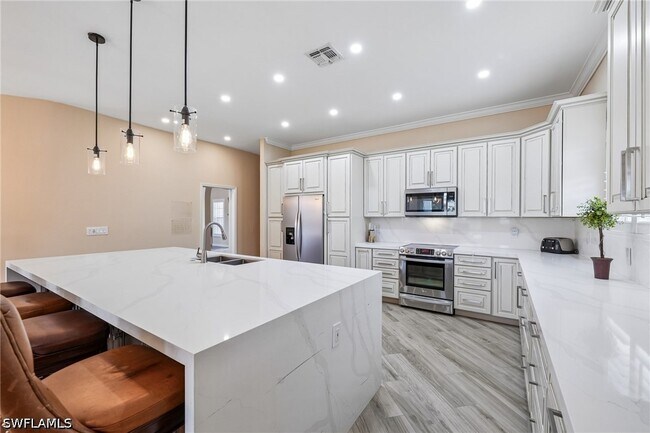 Building Photo - 8868 Lely Island Cir
