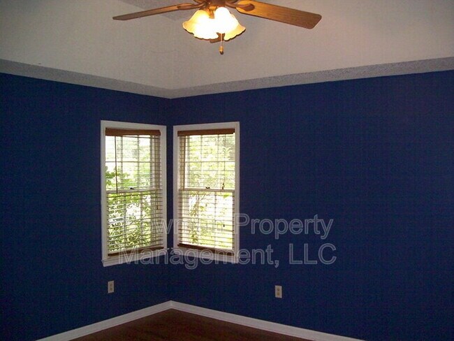 Building Photo - 141 Wakefield Dr