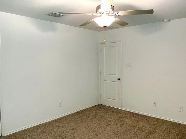 Building Photo - 10527 Sewell Cir