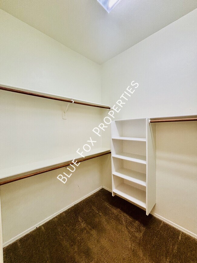 Building Photo - 6505 W Knoll Pines Way