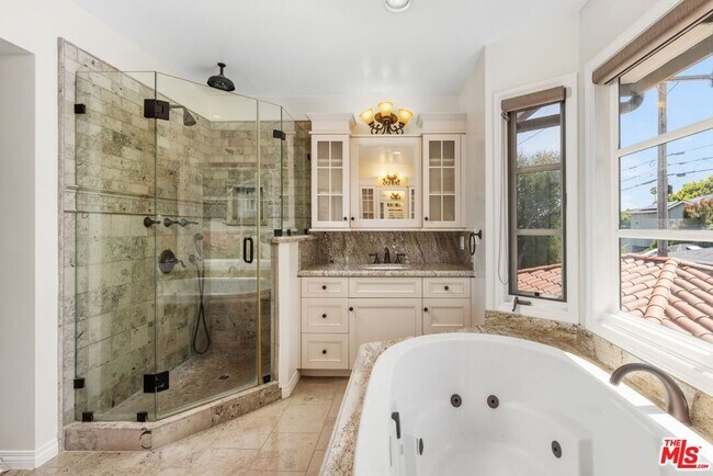 Building Photo - 1024 25th St