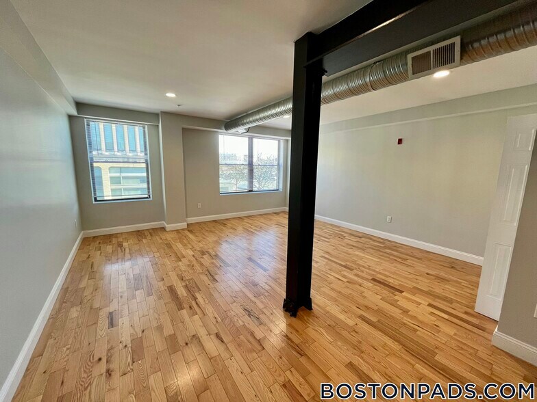 Building Photo - 26 Portland St