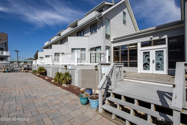 Building Photo - 900 Ocean Ave